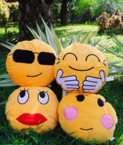 Grosir-Boneka-Bantal-Emoticon-Emoji