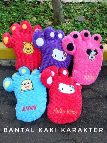 Boneka Bantal Kaki