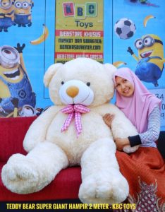 Boneka-Teddy-Bear-Super-Giant-Tinggi-2-Meter-Warna-Krem