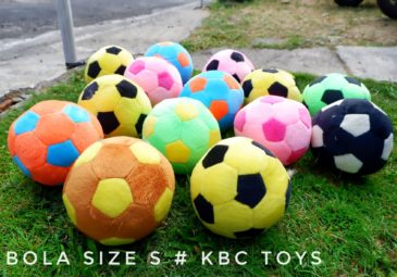 Boneka Bola